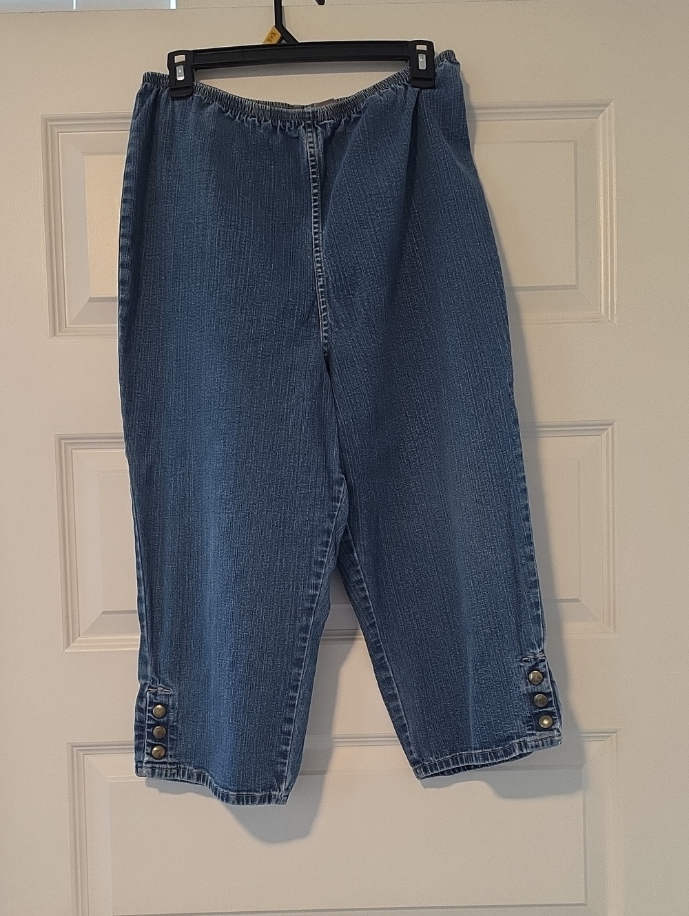 Women’s Stretch Blue Denim Capri Jeans